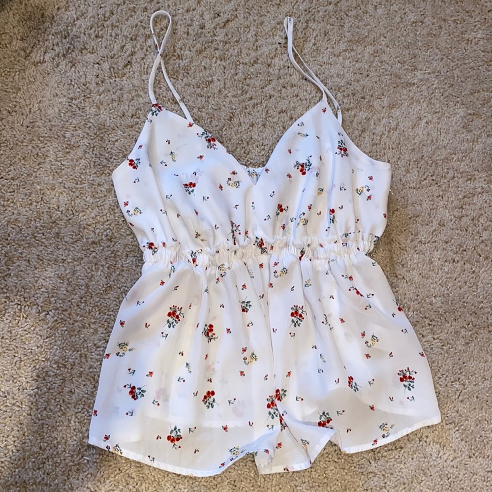 WHITE FLORAL FASHIONNOVA THIN SUMMER BLOUSE